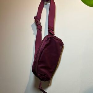 GAP Purple Belt Bag Modern Design